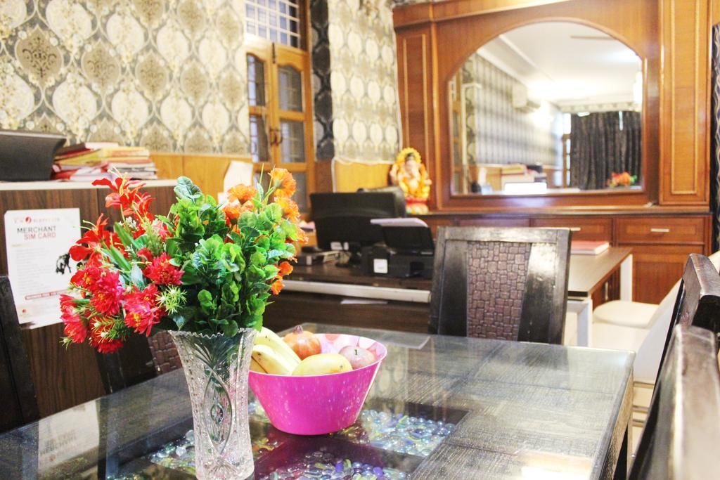 Hotel Delhi Marine Club C6 Vasant Kunj Nuova Delhi Esterno foto