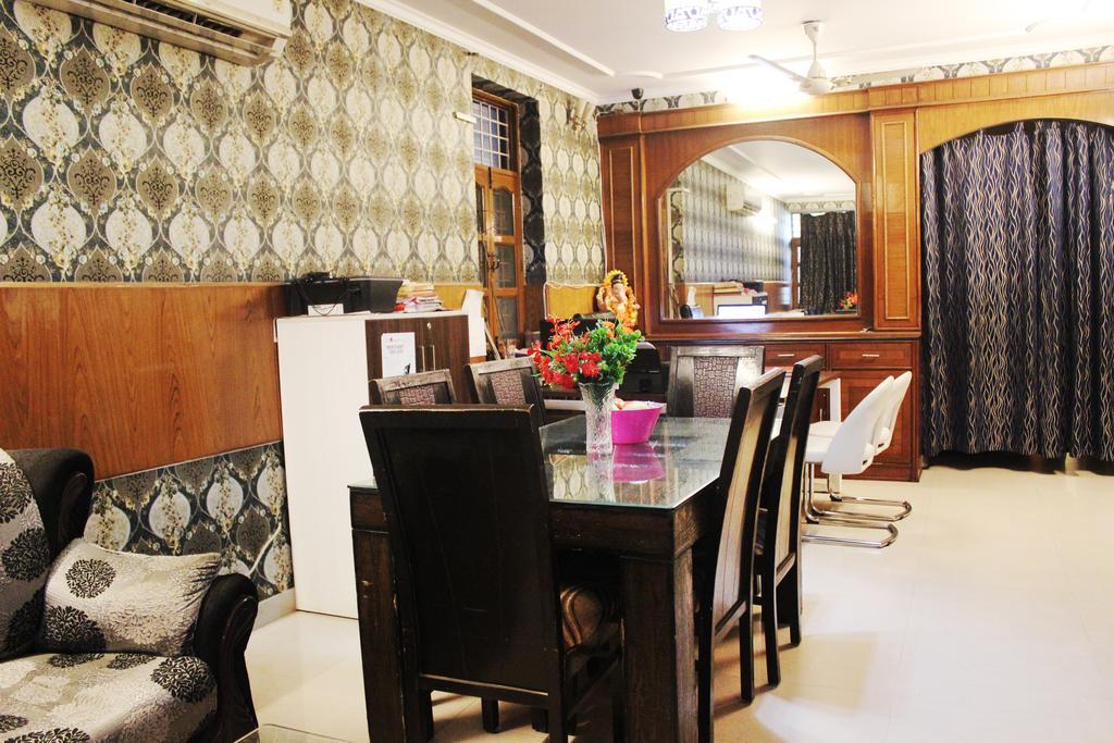 Hotel Delhi Marine Club C6 Vasant Kunj Nuova Delhi Esterno foto
