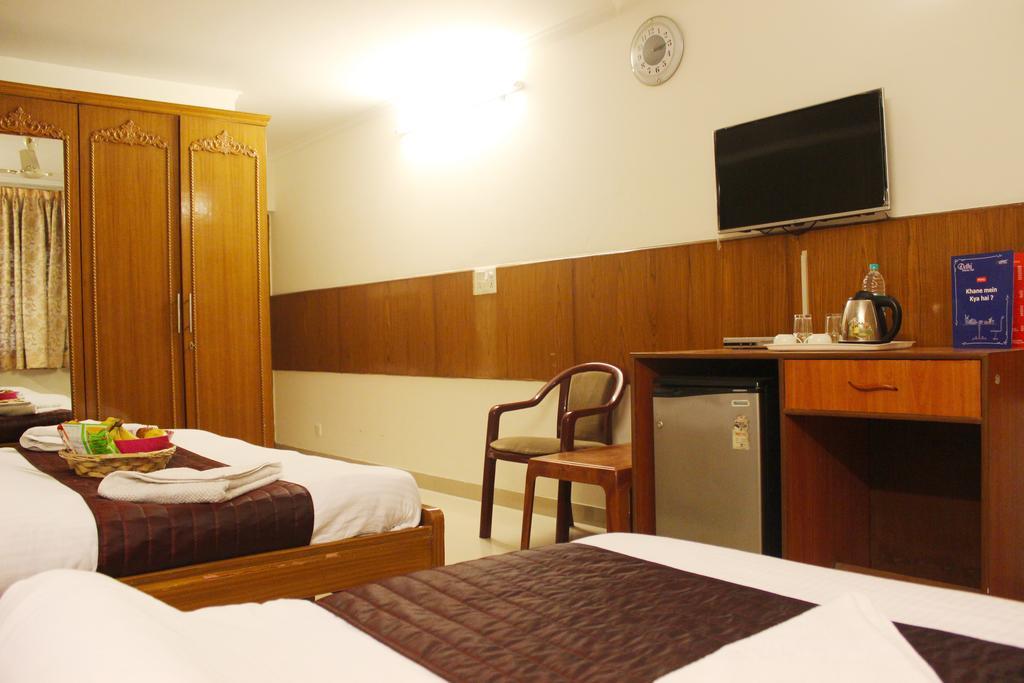 Hotel Delhi Marine Club C6 Vasant Kunj Nuova Delhi Esterno foto